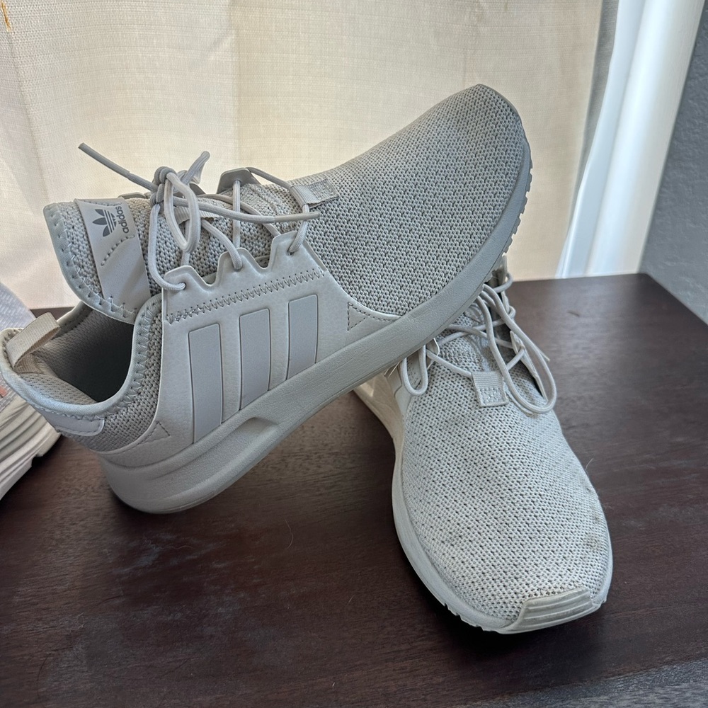 Adidas Women’s Light Gray Sneakers